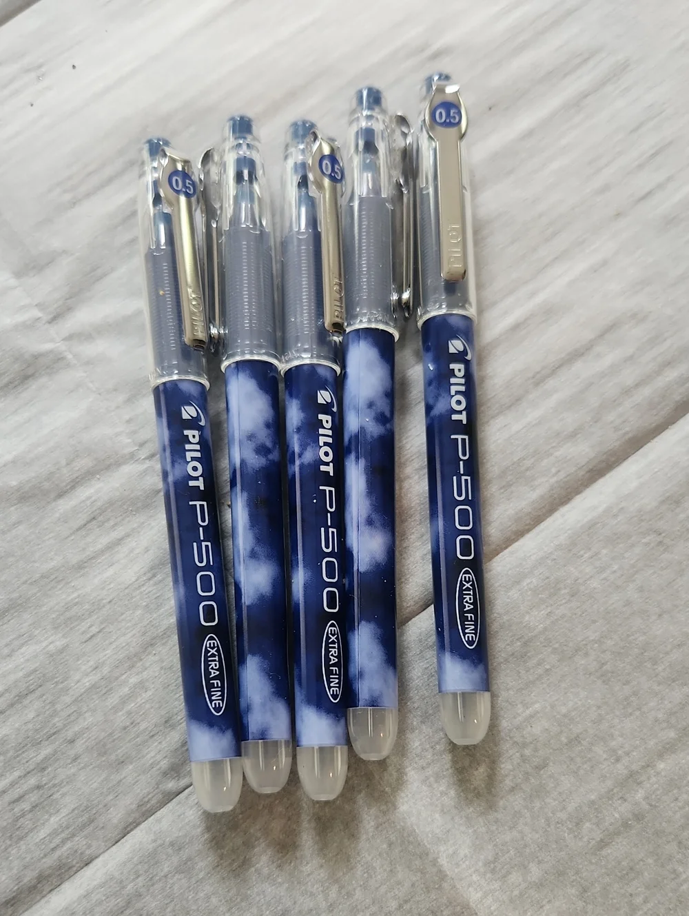 Pilot P500 Gel Ink Extra Fine 0.5mm Blue Sky Design NEW without Tags (Set of 5)